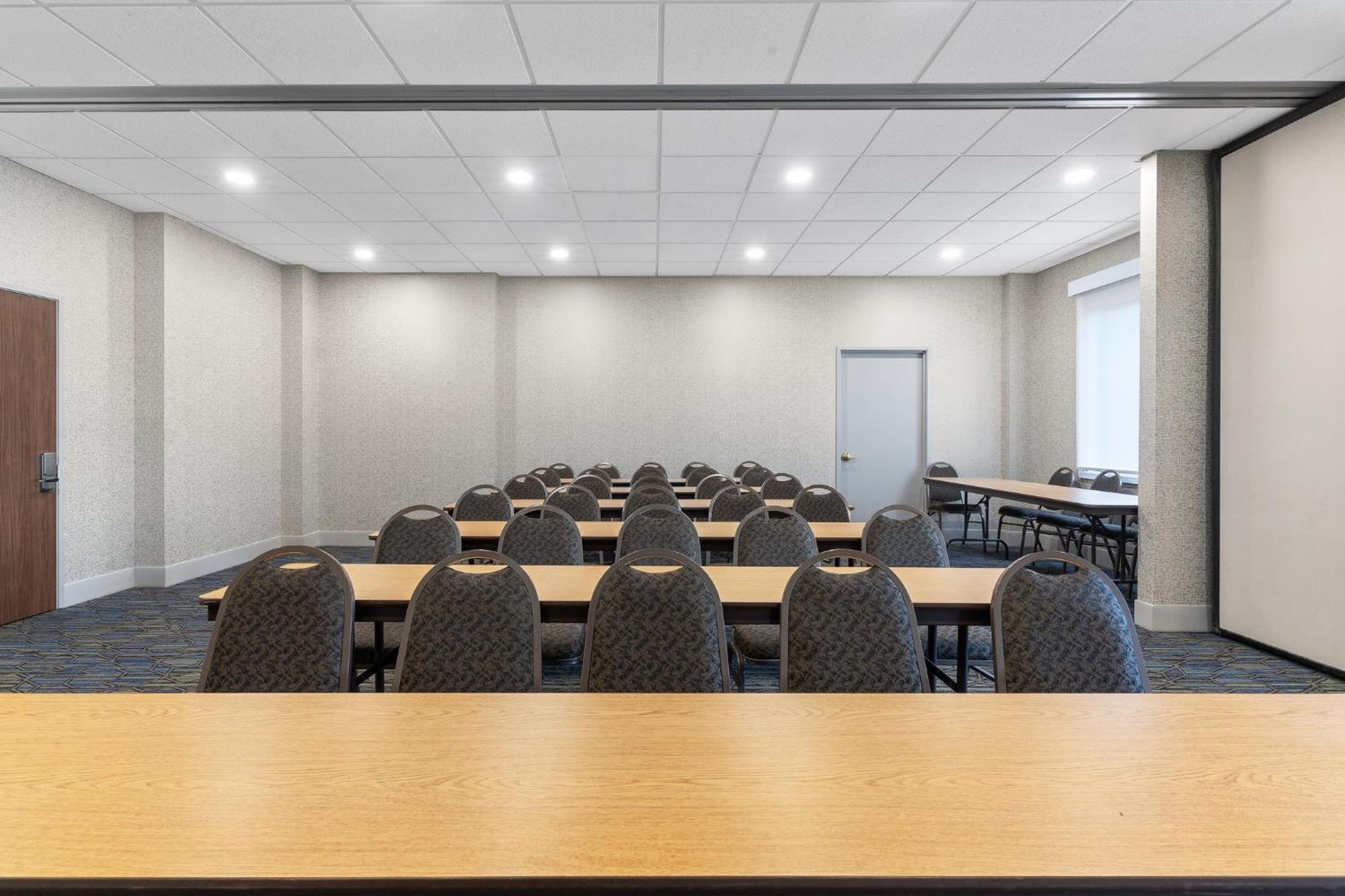 Holiday Inn Express Hotel & Suites Coralville By Ihg מראה חיצוני תמונה