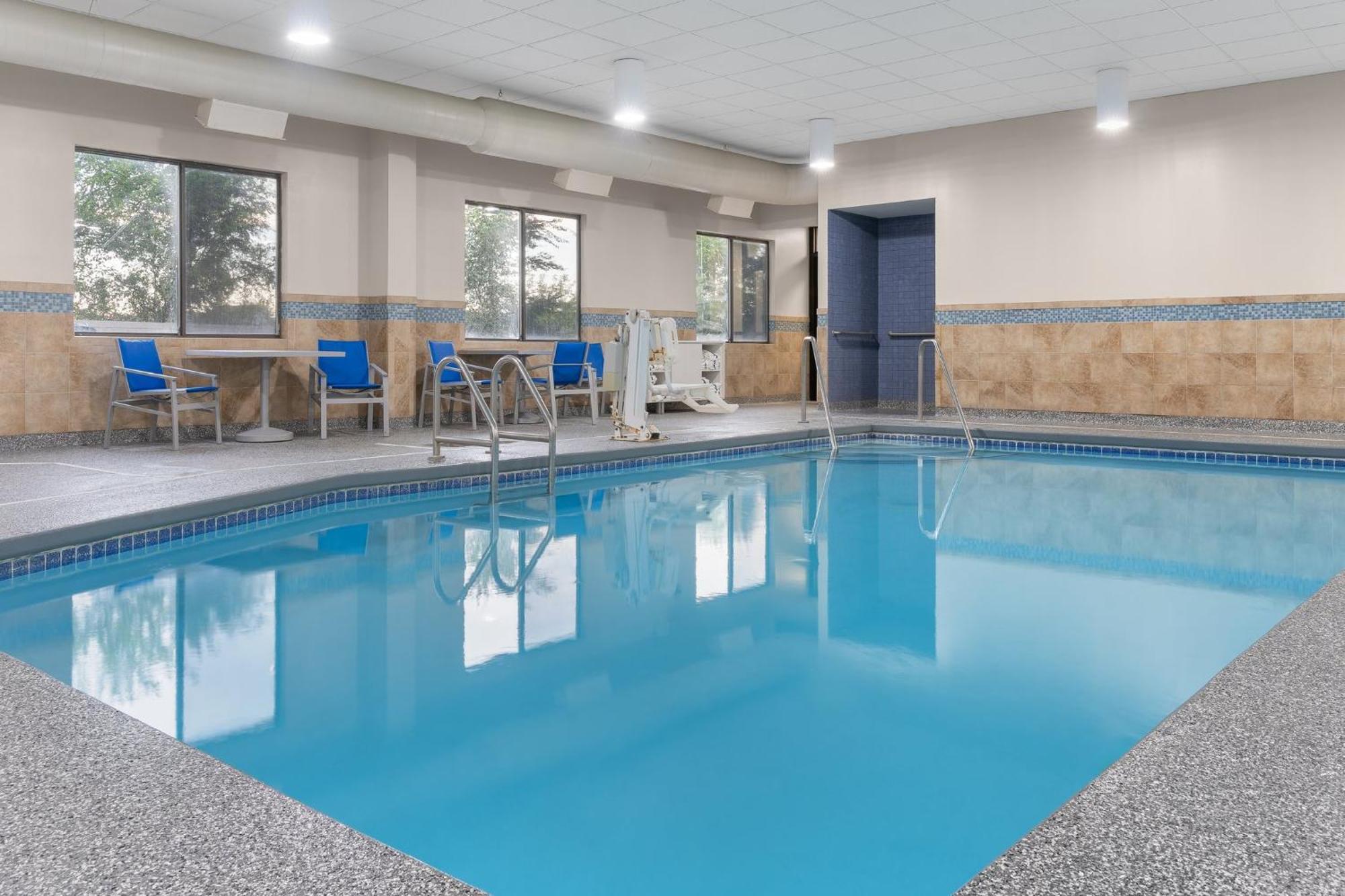 Holiday Inn Express Hotel & Suites Coralville By Ihg מראה חיצוני תמונה