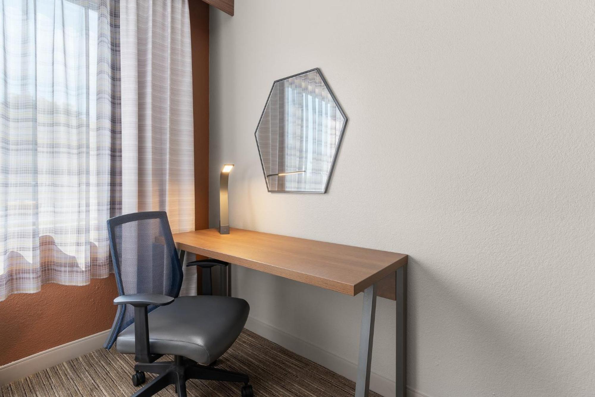 Holiday Inn Express Hotel & Suites Coralville By Ihg מראה חיצוני תמונה