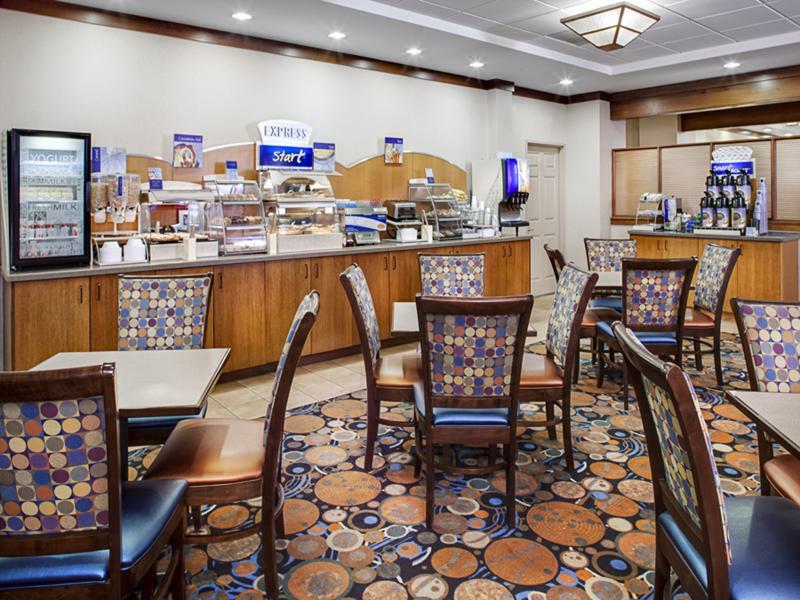 Holiday Inn Express Hotel & Suites Coralville By Ihg מראה חיצוני תמונה